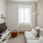 2 Bedroom With Great Transport Links To The Heart Of * Лиссабон