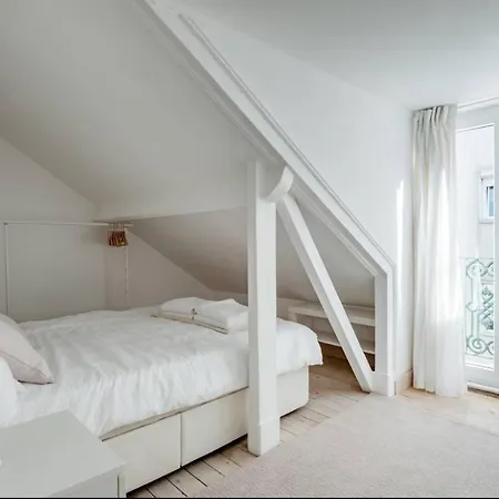 Апартаменты 2 Bedroom With Great Transport Links To The Heart Of *