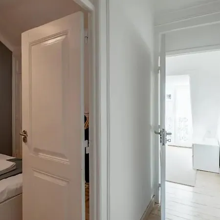 Apartament 2 Bedroom With Great Transport Links To The Heart Of Lizbona