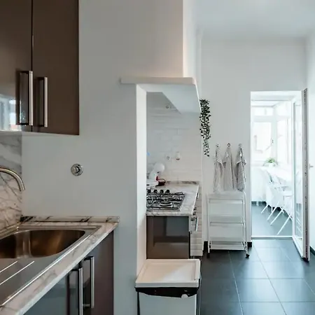 2 Bedroom With Great Transport Links To The Heart Of *