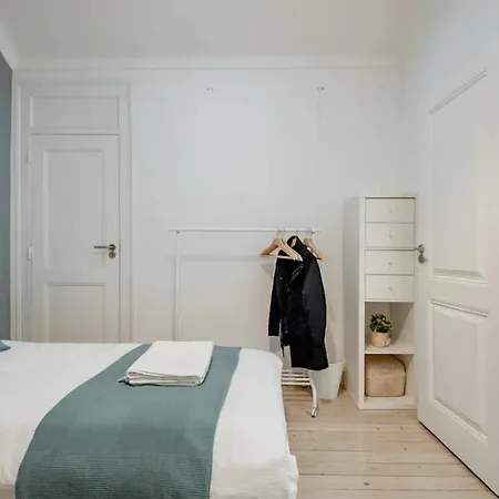 Apartment 2 Bedroom With Great Transport Links To The Heart Of *