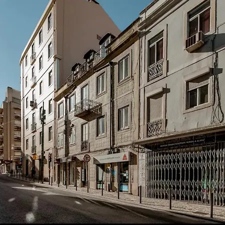 2 Bedroom With Great Transport Links To The Heart Of *