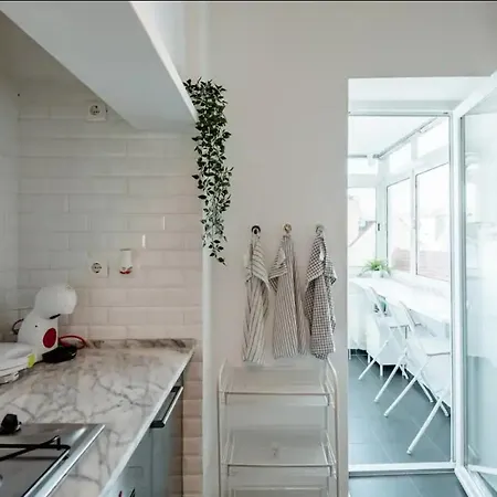 2 Bedroom With Great Transport Links To The Heart Of *