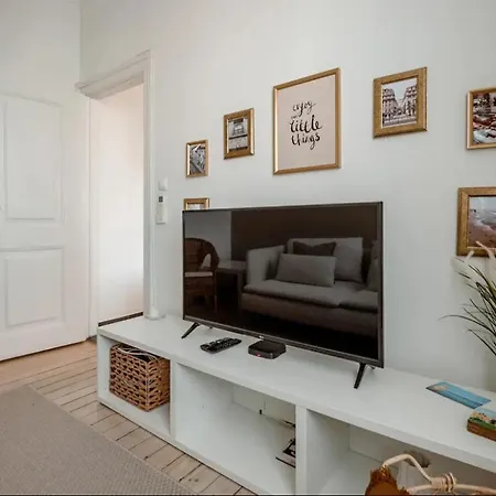 2 Bedroom With Great Transport Links To The Heart Of Appartement *