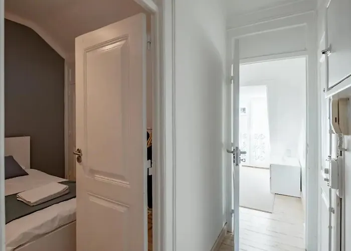 Apartment 2 Bedroom With Great Transport Links To The Heart Of Lisbon