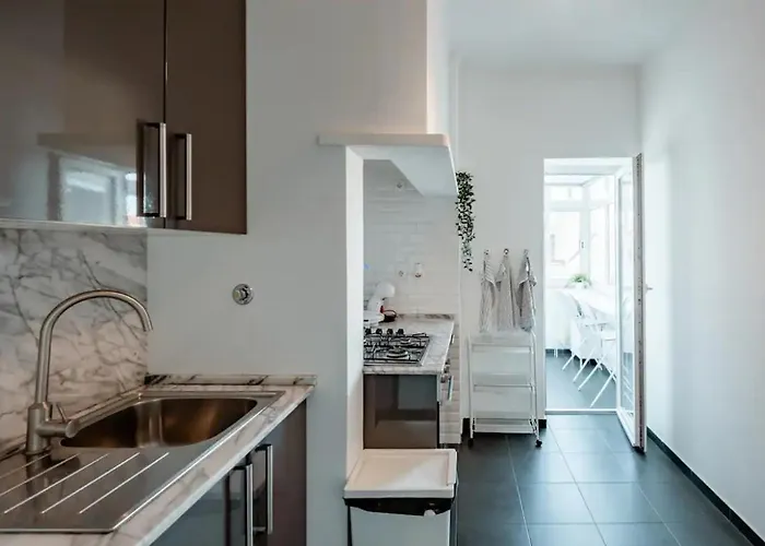 2 Bedroom With Great Transport Links To The Heart Of *