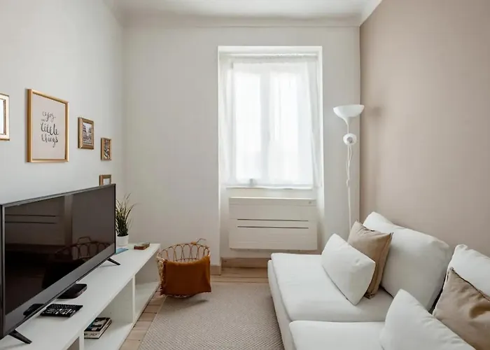 2 Bedroom With Great Transport Links To The Heart Of * Lisbon