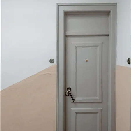 Διαμέρισμα 2 Bedroom With Great Transport Links To The Heart Of *