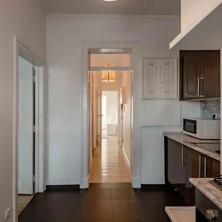 2 Bedroom With Great Transport Links To The Heart Of Διαμέρισμα